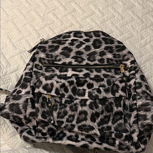 Source Unknown Handbags - Black & Gray Leopard-Print Women's Backpack